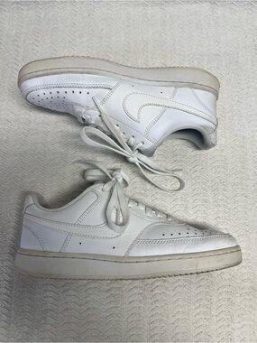nike / white air force 1s low top sneakers size 6.5